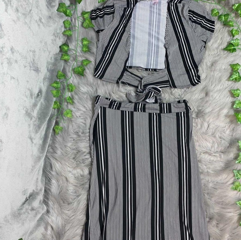 BLACK & WHITE Striped 2 piece set